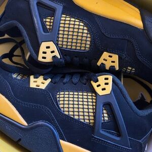 Jordan Air 4 Retro GS in Black and Yellow